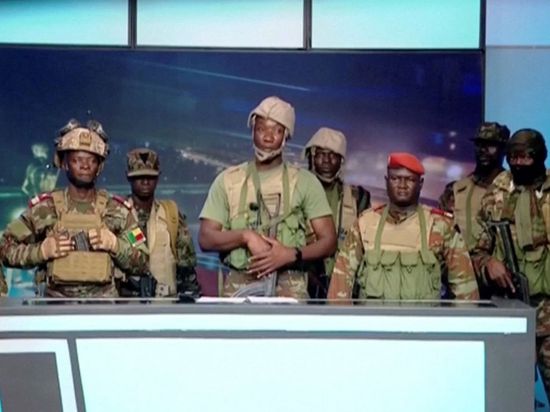 تظاهرة في بنين تنديدًا بمحاولة الانقلاب