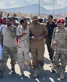 قائد محور الغيضة يتفقد الوحدات العسكرية في ميناء نشطون