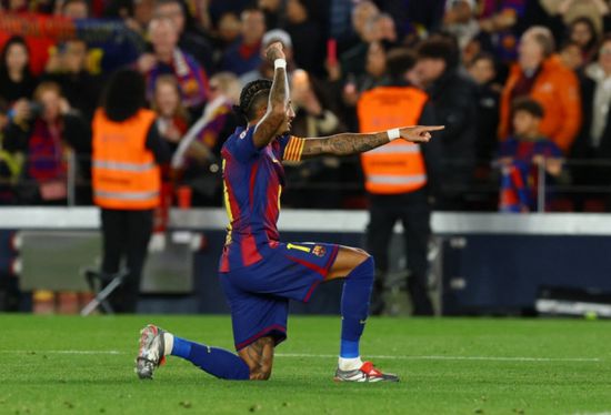 رافينيا يقود برشلونة للفوز على أوساسونا بالدوري الإسباني