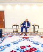 الرئيس الزُبيدي يبحث أوضاع المستشفيات الحكومية وتعزيز صناعة الدواء