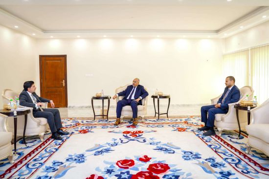 الرئيس الزُبيدي يوجه بتبنّي حلول مستدامة لمعالجة أزمة المياه