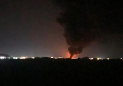 السيطرة على حريق ناقلة محروقات في مطار عتق