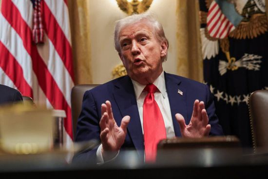 ترامب يطالب الأمريكيين بعدم القلق ومواصلة الاحتفال بعيد "حانوكا"