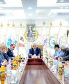 الرئيس الزُبيدي يتفقد وزارة النقل ويبحث تطوير بنيتها التحتية