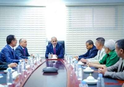 الرئيس الزُبيدي يوجه "التجارة" بالرقابة على أسعار السلع والخدمات
