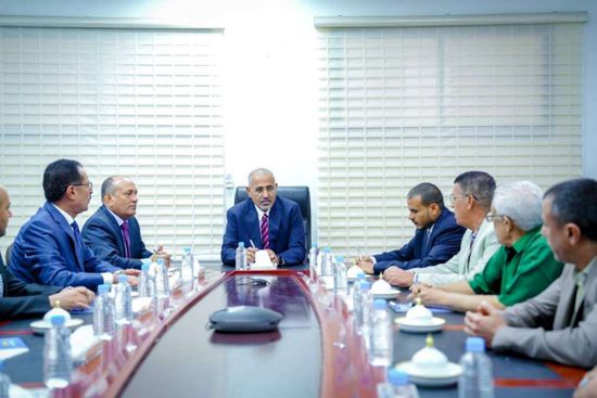 الرئيس الزُبيدي يوجه "التجارة" بالرقابة على أسعار السلع والخدمات