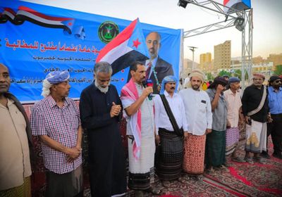 وفد من أبناء سقطرى يصل إلى ساحة اعتصام المكلا