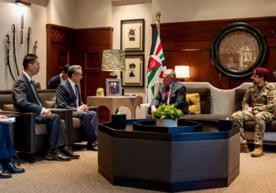 عاهل الأردن ووزير الخارجية الصيني يبحثان تعزيز الشراكة الاستراتيجية