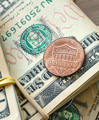 الدولار يتراجع قبيل قرارات الفائدة في أوروبا واليابان