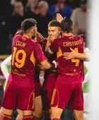 روما يخطف فوزًا مثيرًا من كومو بالدوري الإيطالي