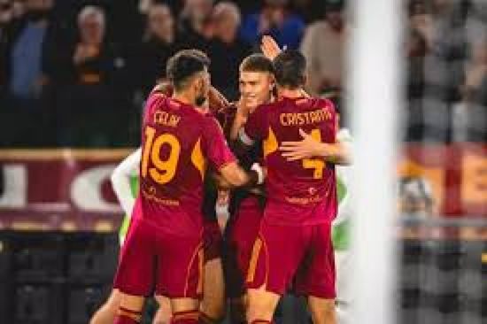 روما يخطف فوزًا مثيرًا من كومو بالدوري الإيطالي