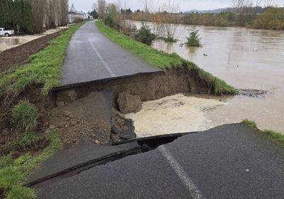 انهيار سد بسبب الأمطار الغزيرة بواشنطن
