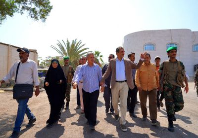 محافظ عدن يوجه بسرعة استكمال مشروع كورنيش أهل الخور