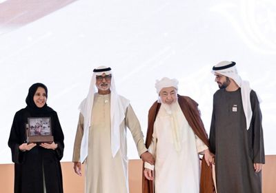 مجلس الإمارات للإفتاء الشرعي يكرم الشيخة فاطمة بنت مبارك