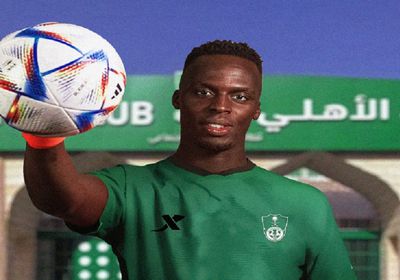 الأهلي السعودي يعلن تجديد عقد حارسه السنغالي ميندي حتى 2028