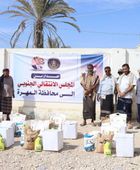 انتقالي المهرة يوزع السلال الغذائية على الأسر الأشد احتياجاً