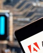 "أدوبي" تدمج "فوتوشوب" و"أكروبات" في "شات جي بي تي"