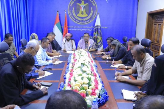 انتقالي وادي حضرموت يستعرض جهود توزيع المساعدات الإنسانية