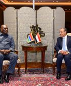 وزير الخارجية المصري يناقش مع نظيره الجامبي تعزيز العلاقات الثنائية