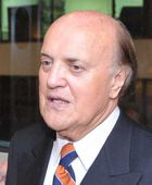 وفاة المراسل الحربي الشهير بيتر أرنيت عن 91 عاما