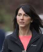 ماكنزي سكوت تتبرع بـ 7.1 مليار دولار للمنظمات غير الربحية