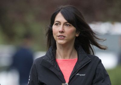 ماكنزي سكوت تتبرع بـ 7.1 مليار دولار للمنظمات غير الربحية