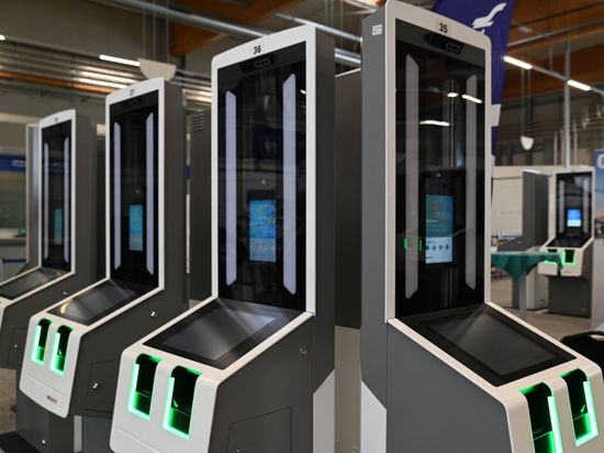 نظام الدخول والخروج الجديد يسبب ازدحامات في المطارات الأوروبية