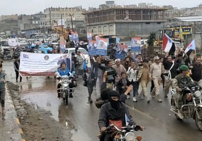 وفود أكاديمية تنضم إلى مخيم الاعتصام في الضالع