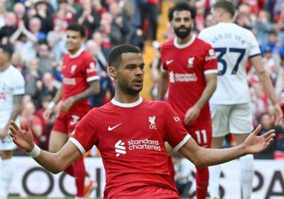 إيساك يسجل ويخرج مصابا في فوز ليفربول على توتنهام في لندن