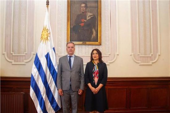 سفير مصر في مونتفيديو تسلّم أوراق اعتمادها لرئيس الأوروجواي