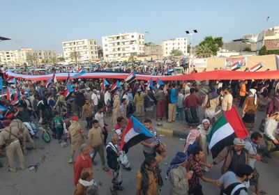 وصول أبناء يافع إلى ساحة العروض بالعاصمة عدن