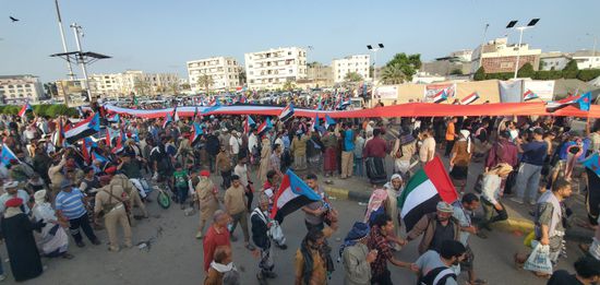 وصول أبناء يافع إلى ساحة العروض بالعاصمة عدن