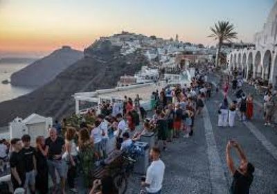 حكومة أثينا تتوقع أن تكون 2025 سنة قياسية جديدة للسياحة