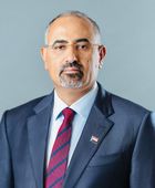 الرئيس الزُبيدي يطمئن على حالة العميد السعدي بعد محاولة استهدافه