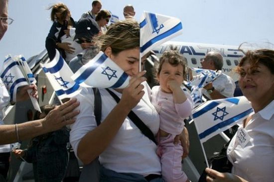 إسرائيل تحث اليهود بالدول الغربية للعودة إلى الديار