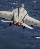 مقاتلة أمريكية تعترض طائرة فوق مقر ترامب بفلوريدا