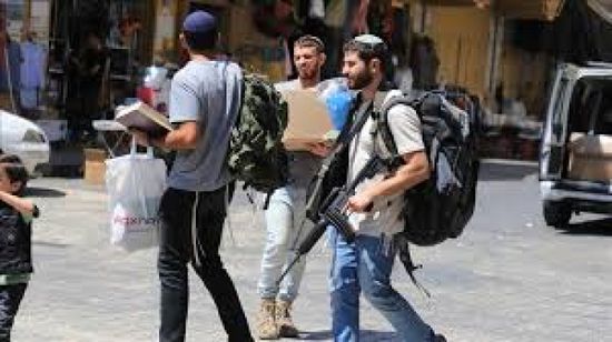 إصابات في هجوم لمستوطنين على فلسطينيين بالخليل