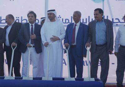 وضع حجر الأساس لمشروع المحطة الشمسية الإماراتية في الحوطة