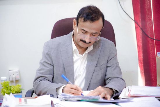 محافظ شبوة يوجه بإعداد تقرير حول مستوى تحصيل الإيرادات