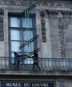 اللوفر يعزّز حماية نافذة استُخدمت في سرقة مجوهرات