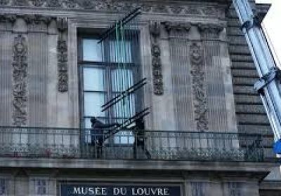 اللوفر يعزّز حماية نافذة استُخدمت في سرقة مجوهرات