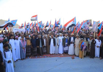 وفود القبائل تنضم إلى ساحة الاعتصام الشعبي في الغيضة