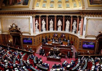 البرلمان الفرنسي يقر تشريعًا طارئًا لتفادي الإغلاق