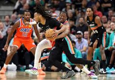 سبيرز يهزم ثاندر بدوري كرة&nbsp; السلة الأمريكي