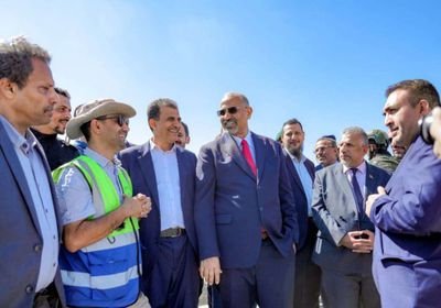 الرئيس الزُبيدي يزور مشروع سد حسان الاستراتيجي