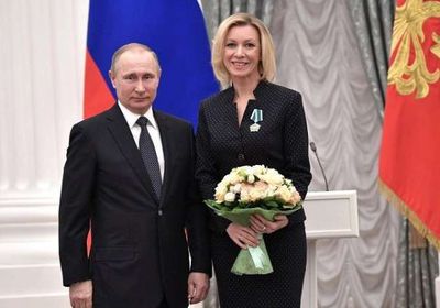 تقديرًا لدورها.. بوتين يمنح زاخاروفا وسام خدمة الوطن