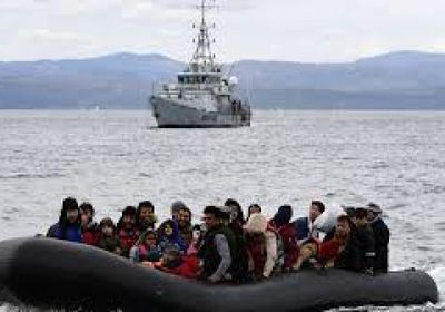 إنقاذ 52 مهاجرًا وفقدان طفل قبالة سواحل اليونان