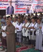 أبناء دلتا أبين يؤدون صلاة الجمعة بمخيم اعتصام زنجبار