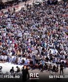 حشود غفيرة تؤدي صلاة الجمعة في ساحة اعتصام العروض بعدن