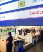 عواصف قوية تعطل خطط السفر بعد العطلات